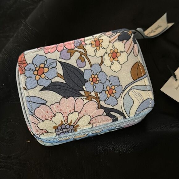 Vera Bradley Floral pill case - Picture 1 of 6